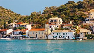 Ein typisch griechisches Dorf am Meer