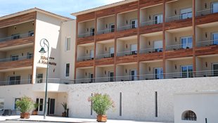 Das charmante Hotel A Madonetta liegt am Stadtrand von Bonifacio und überzeugt durch die super Lage.
