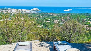 Der Ausblick von der Terrasse des Ferienhauses über die wundervolle Natur der Umgebung von Calvi