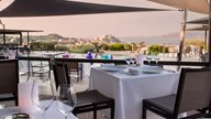 Restaurant  Terrasse in Calvi auf Korsika mit Blick auf die Zitadelle