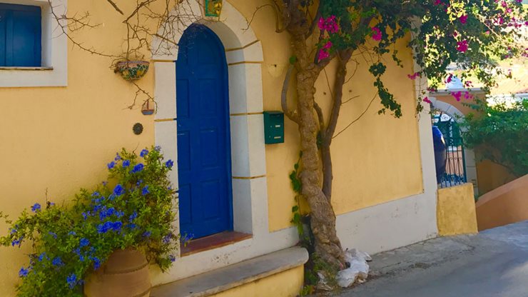 Farbenfrohes Haus auf Kefalonia in Griechenland