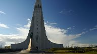 Die imposante Hallgrimskirche in Reykjavik